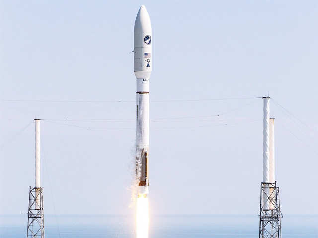 atlas-v-rocket-sends-unmanned-mini-space-shuttle-into-orbit-atlas-v