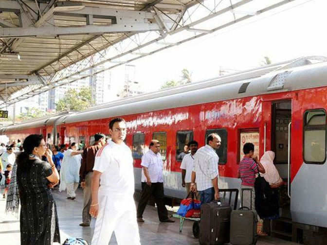 Railways to sell vacant berths  in Rajdhani, Shatabdi and Duronto trains at 10% discount - Economic Times
