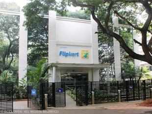 To stay ahead  in online retail race, Flipkart lost Rs 14 crore per day in FY16 - Economic Times