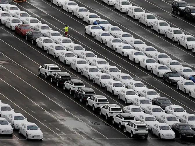 Jaguar Land Rover buys stake in car technology firm CloudCar - Economic Times