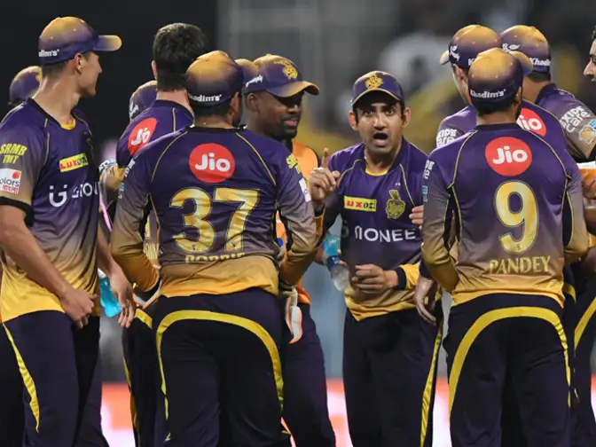 IPL 2017: Pune loses their fourth wicket as young Kuldeep Yadav strikes twice in the 18th over - The Economic Times