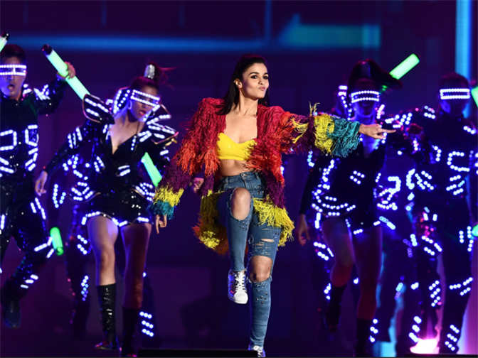 IIFA Awards 2017: Bollywood leaves America spellbound with electrifying performances - Economic Times
