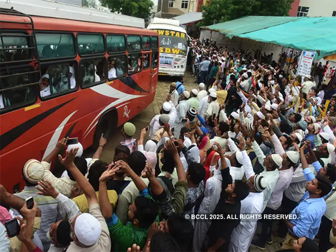 Saudi Arabia reopens Qatar border for hajj pilgrims