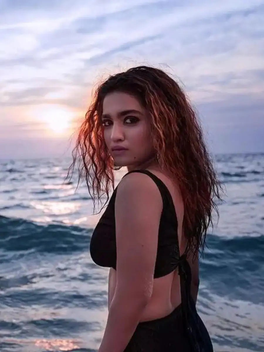 Saniya Iyappan S Hot Looks Mirchiplus