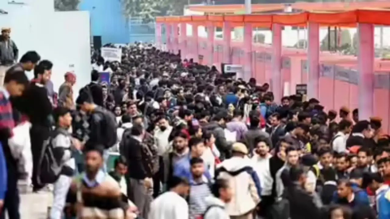 India’s unemployment rate dips to 5.2% in Q2FY26 as rural jobs rise; youth joblessness edges up