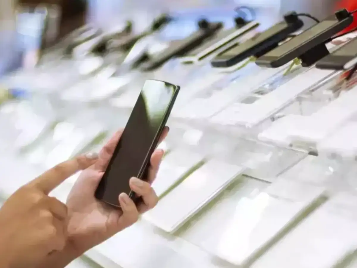 Handset business fading on spike in memory prices