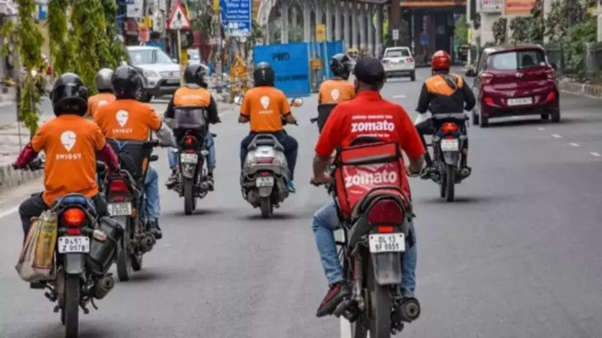 Zomato, Swiggy offer incentives to riders working on New Year's Eve