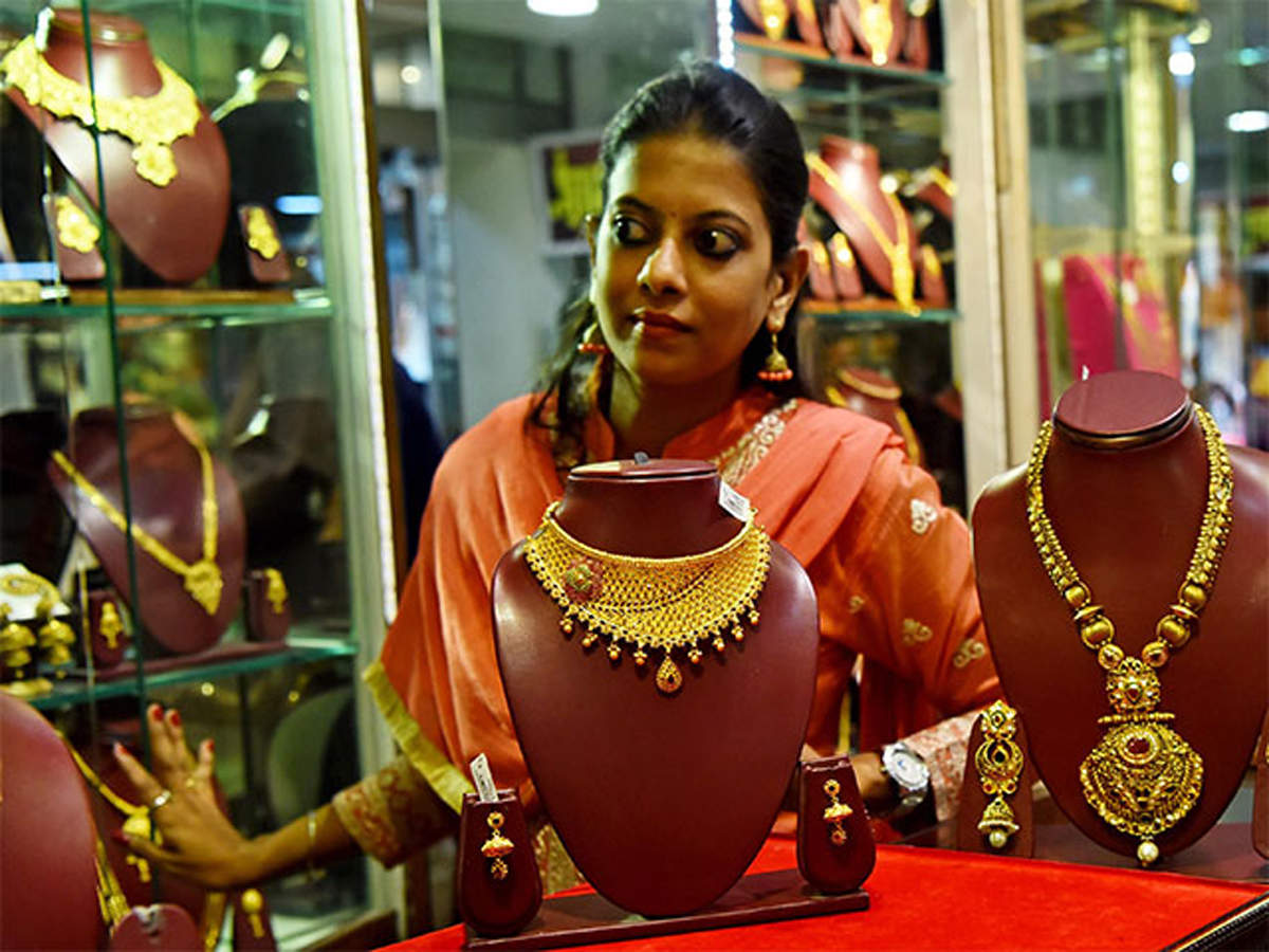 Modi is banking on India's housewives to finance a revival