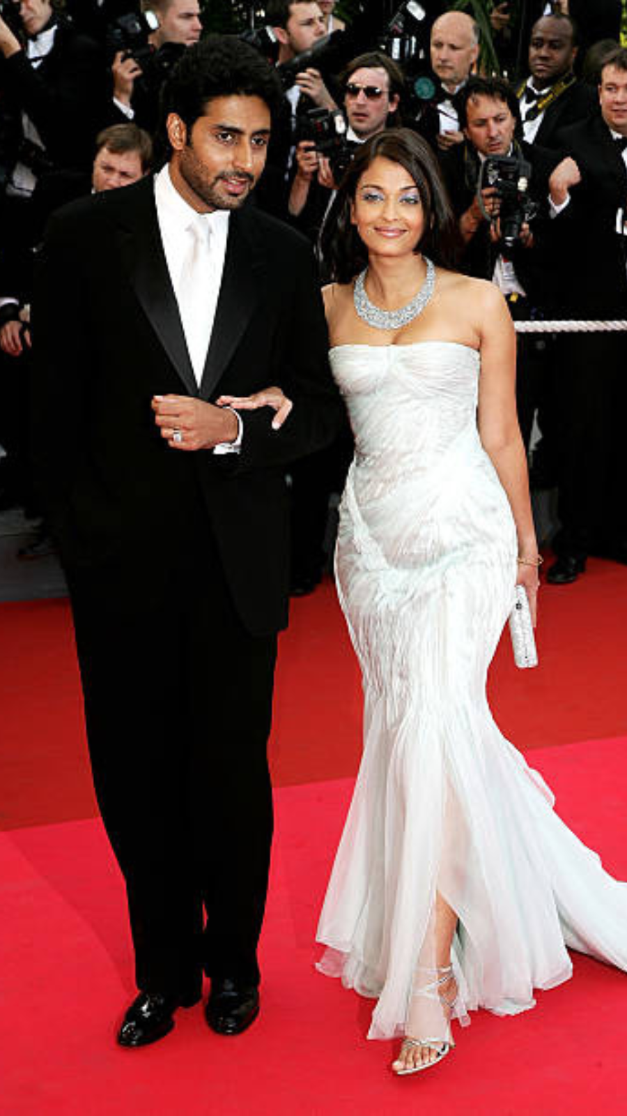 Aishwarya Rai Bachchan owned the red carpet at Cannes 2015 | BollySpice.com  – The latest movies, interviews in Bollywood