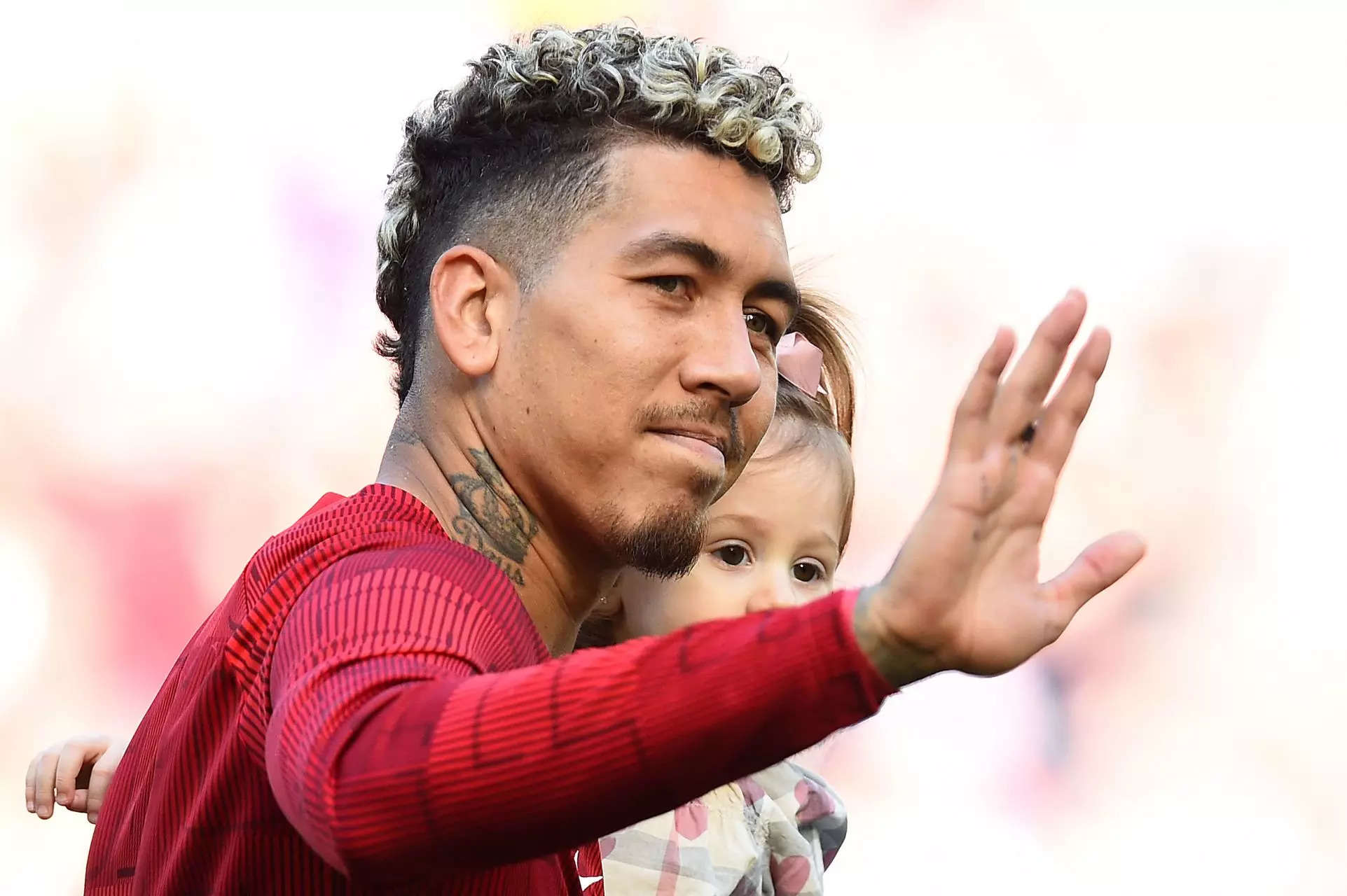 Roberto Firmino's emotional farewell as Liverpool fans pay tribute to favourite striker; Watch