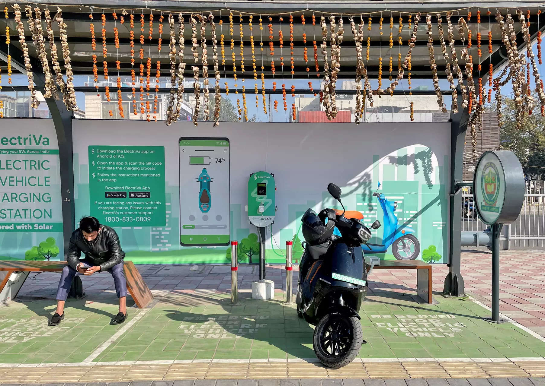 You can save up to Rs 32,500 on electric scooters before June 1
