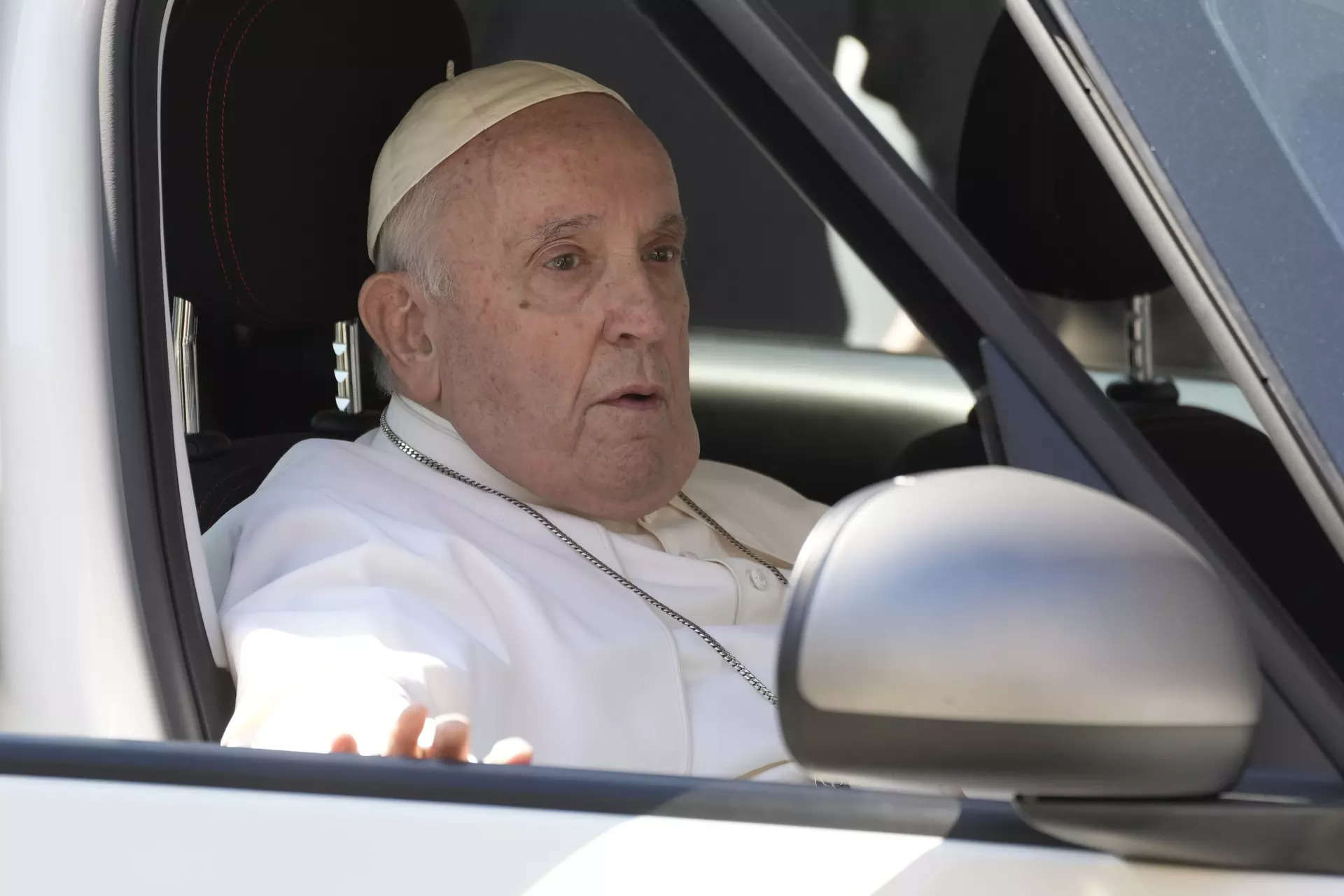 Pope short of breath says he's still feeling effects of anesthesia 2 weeks after surgery