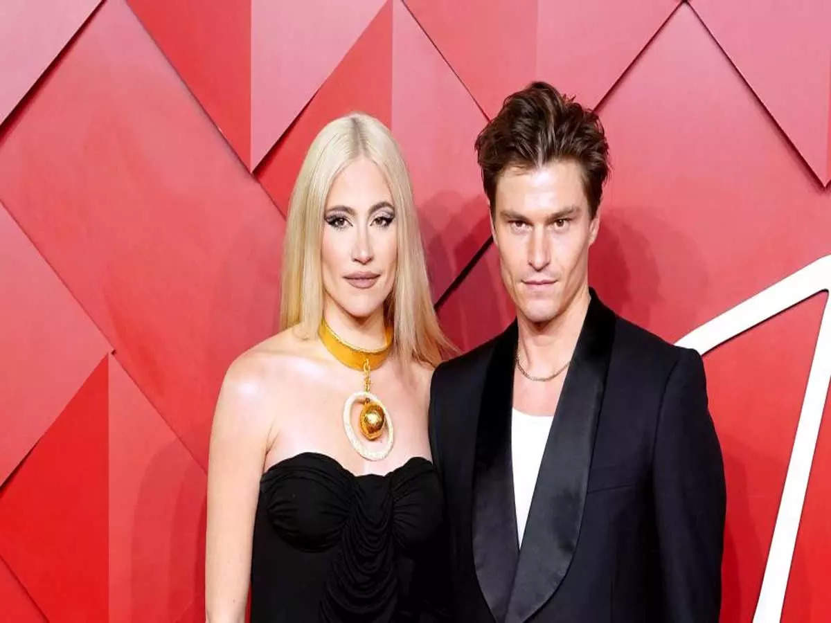 Pixie Lott star of "The Voice Kids" expecting first child with husband Oliver Cheshire