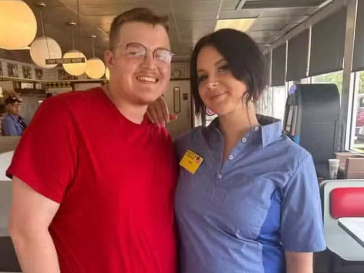 Lana Del Rey was spotted working at Alabama’s Waffle House, but why? Here’s all we know