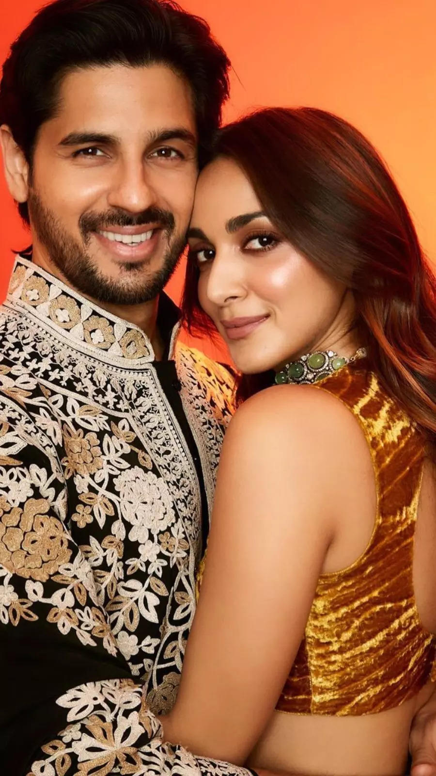 Premium AI Image | Indian woman Diwali festival sopping couple poses