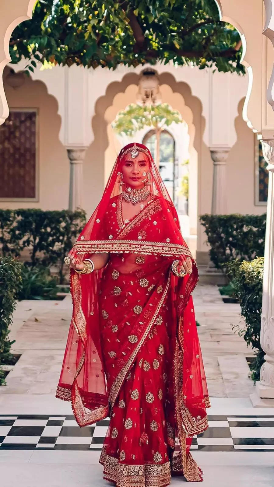 Lawyer Bride Ditched Her Black And White Court Room Outfit, To Slay In A Red  Sabyasachi 'Lehenga'