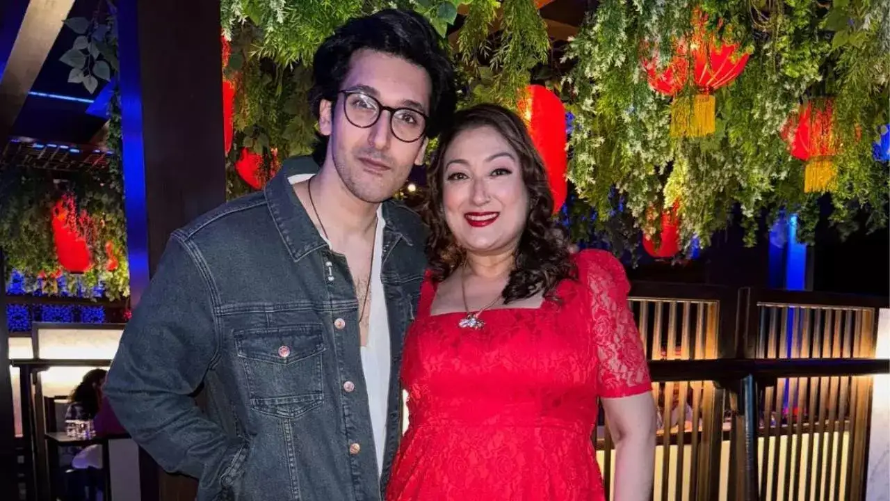 Sunita Ahuja and Govinda family photo - Bollywood drama unfolds