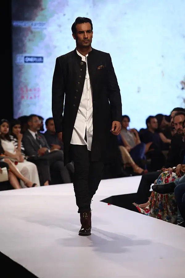 Saif Ali Khan walks the ramp for Raghavendra Rathore Saif Ali Khan walks the ramp for Raghavendra Rathore