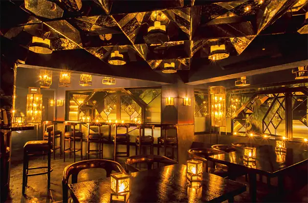 How a few food-focused, upscale restaurants are breaking through the clutter of middling eateries How a few food-focused, upscale restaurants are breaking through the clutter of middling eateries