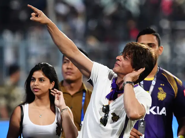 Shah Rukh Khan's playful moments with MS Dhoni's daughter Ziva steal hearts Shah Rukh Khan's playful moments with MS Dhoni's daughter Ziva steal hearts