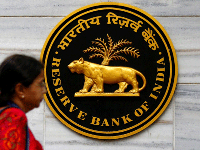 India bond yields spike, rupee falls after central bank meeting minutes