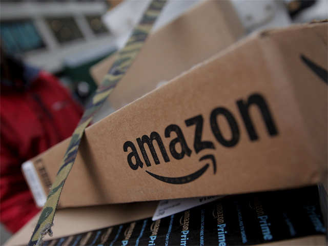 Amazon.com's stock market value hits $900 billion, threatens Apple thumbnail