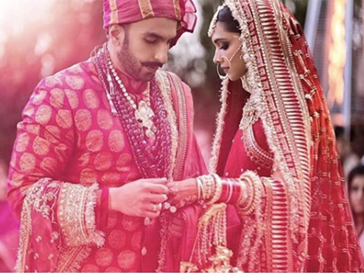 Sabyasachi Bride Exuded 'Maharani' Vibes In A Banarasi Lehenga With  Statement 'Kundan' Jewellery