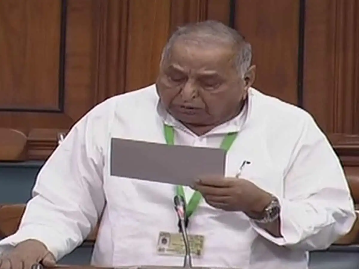 Gandhis, Mulayam Singh Yadav, others