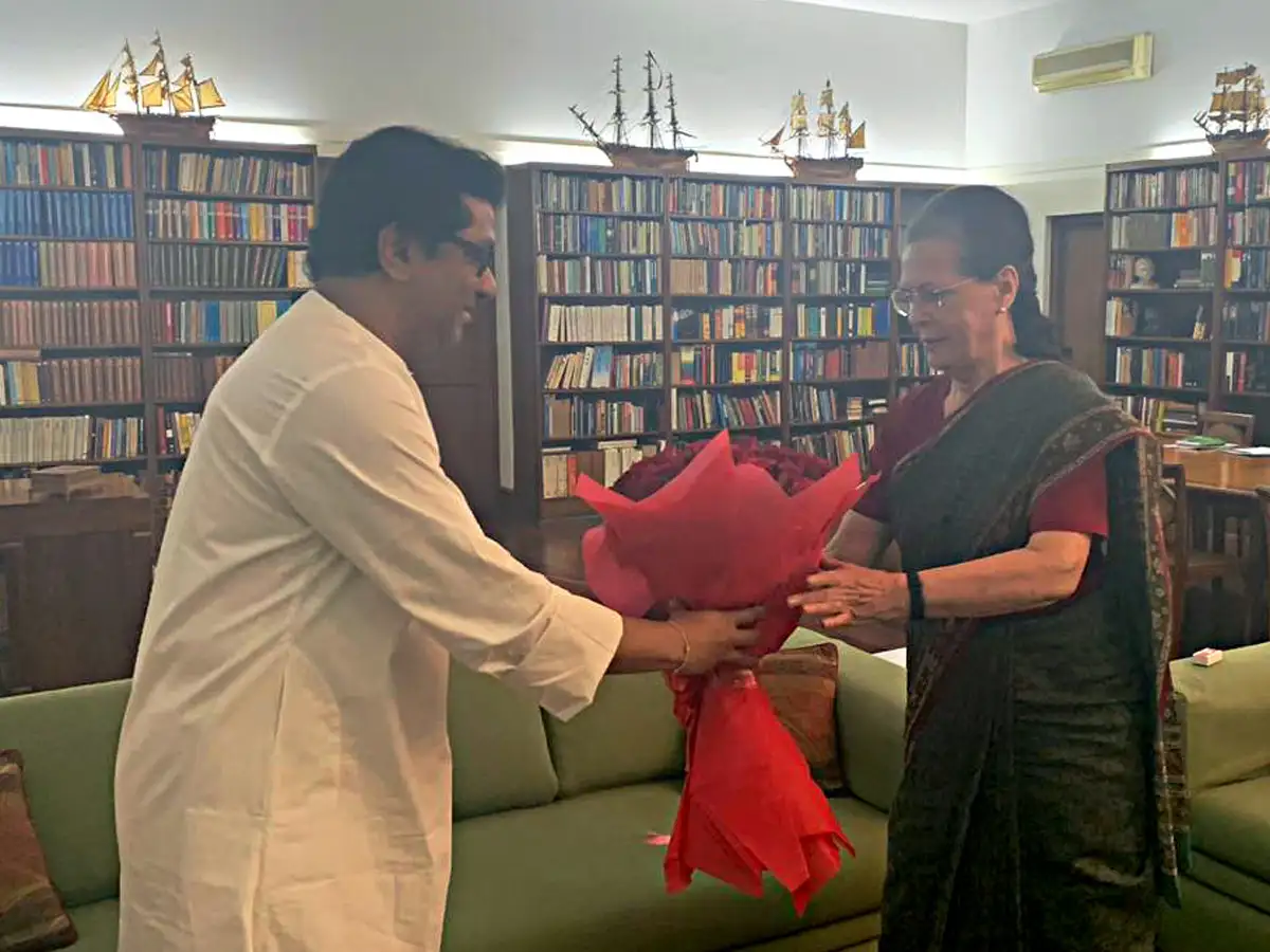 Thackeray meets Sonia Gandhi
