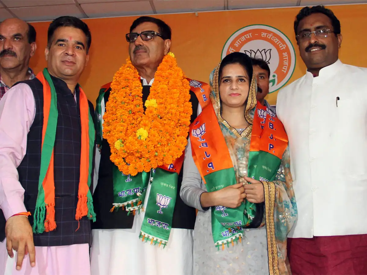 Senior Congress leader, several party