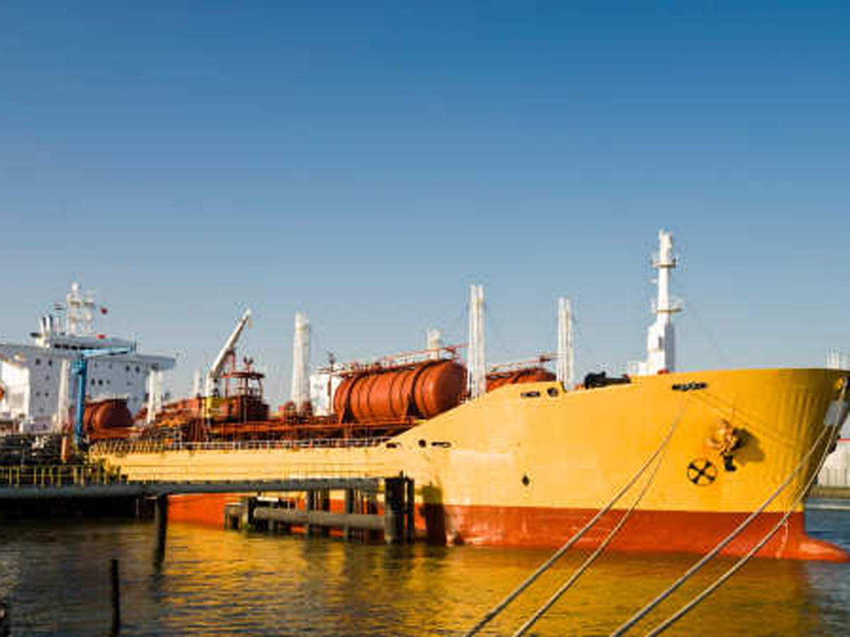 Import oil. Нефтяной танкер Бразилия. Танкер нефть бочки. Добыча нефти танкер фото. Gulf Western Oil.