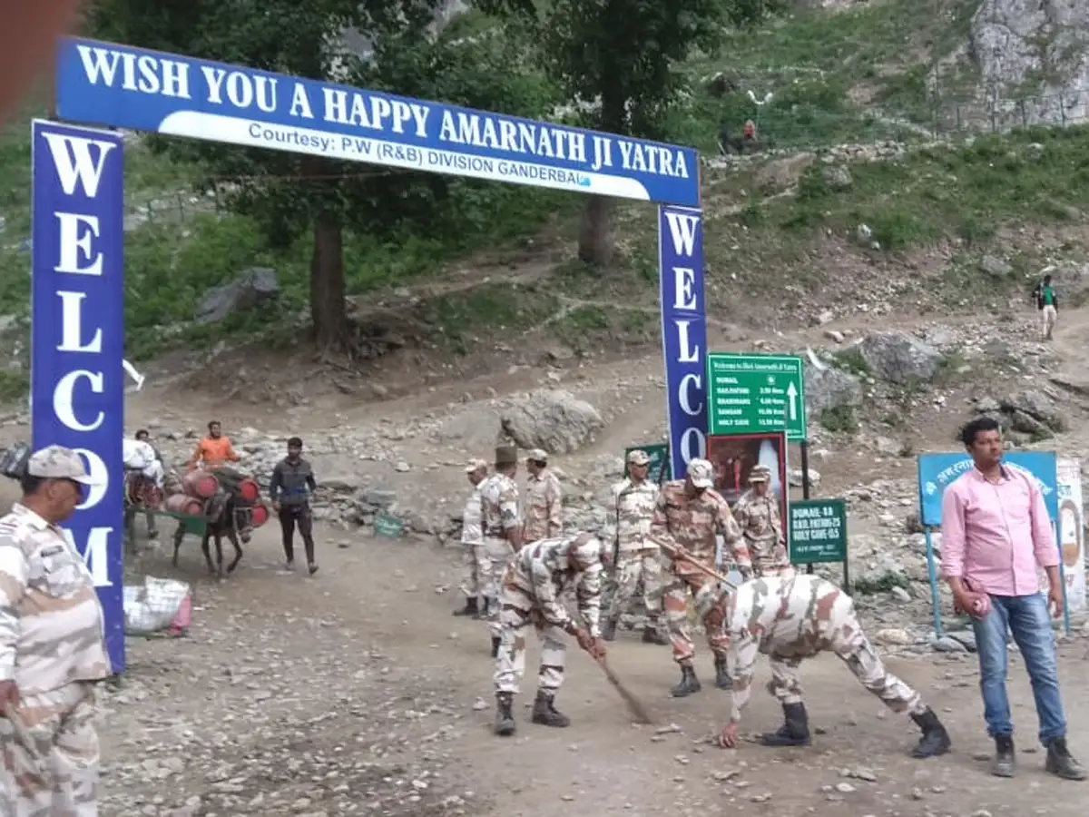 Amarnath yatra crosses lakh days,