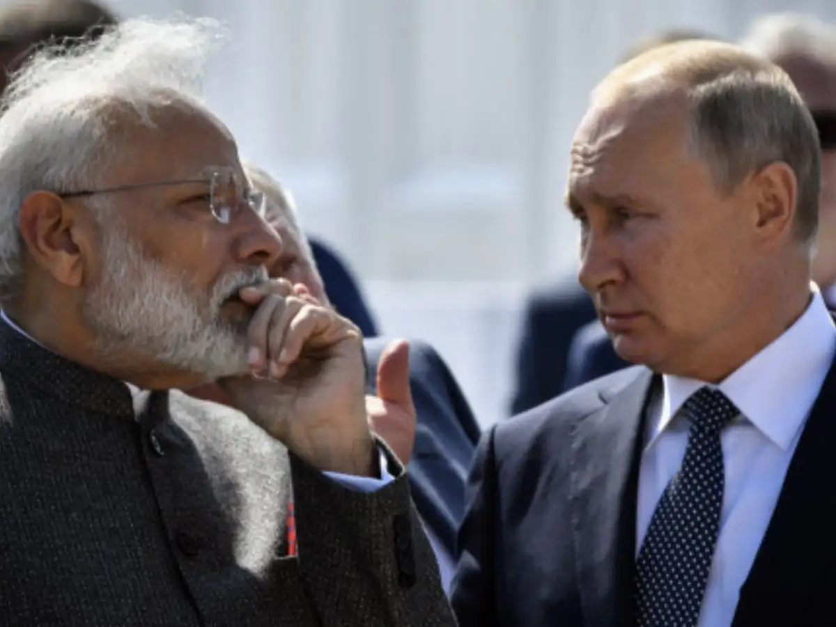 Modi visits Zvezda shipbuilding complex
