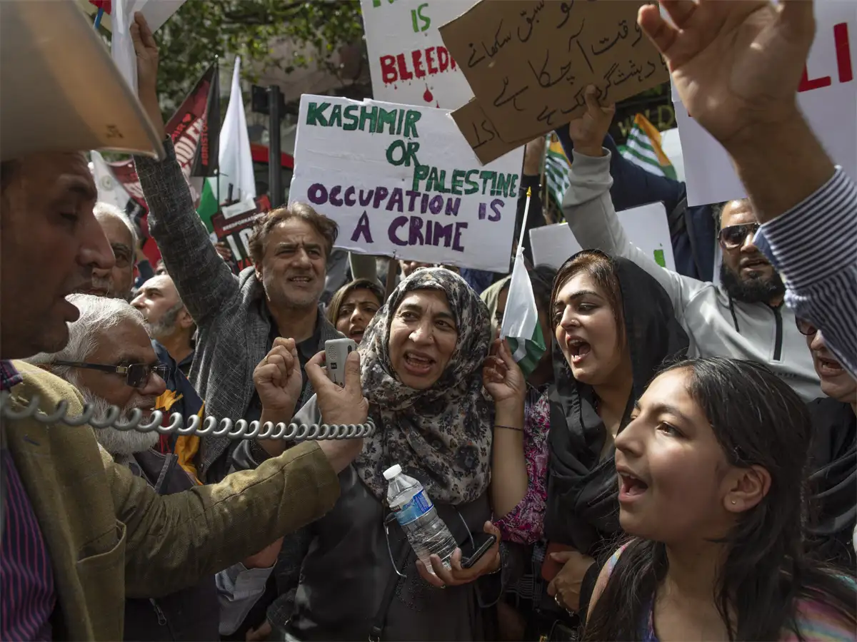 Violent clashes Kashmir protest arrested