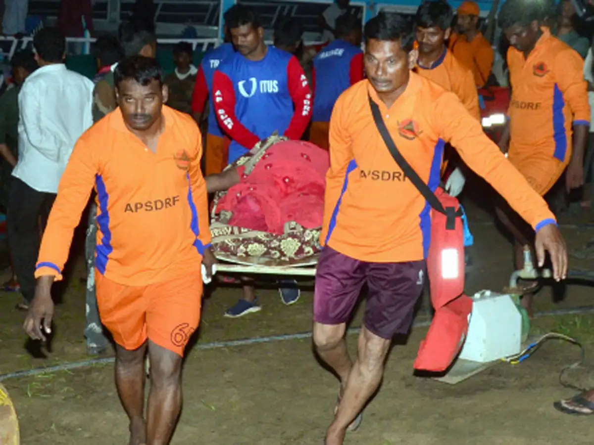 Toll tourist boat mishap rises