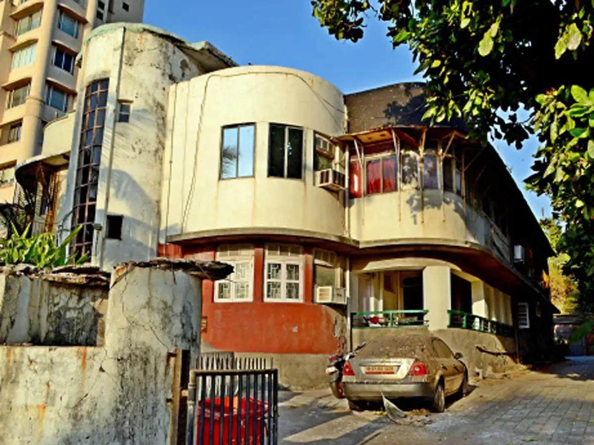 Bombay restrains Canara Bank from