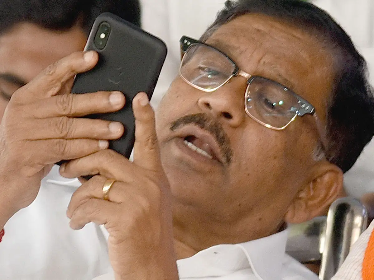 MBBS Admissions: raids ex-Dy Parameshwara,