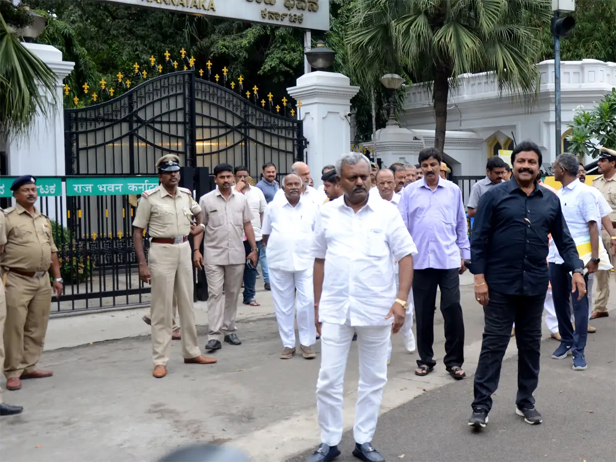 Karnataka bypolls: Contestants make pitch