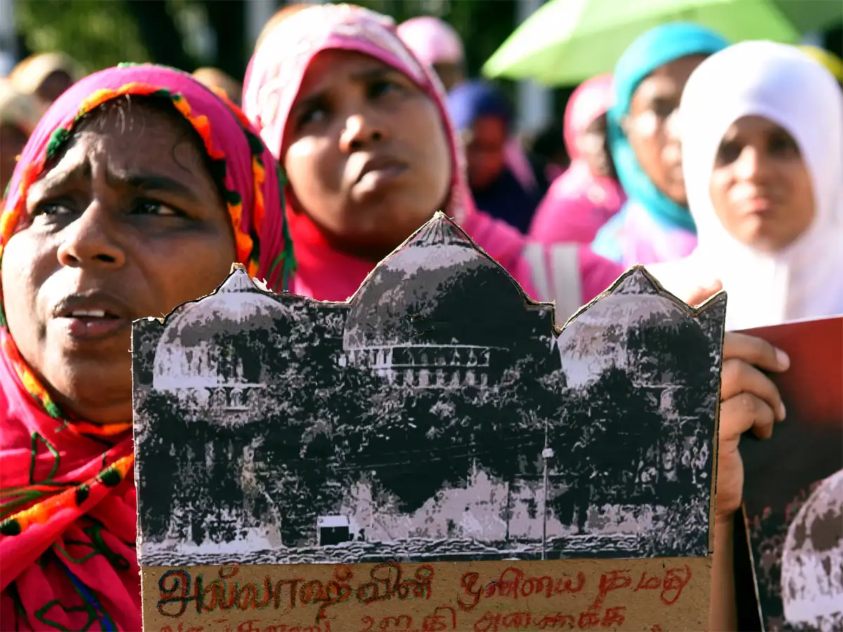 Sunni Waqf Board accepts land,
