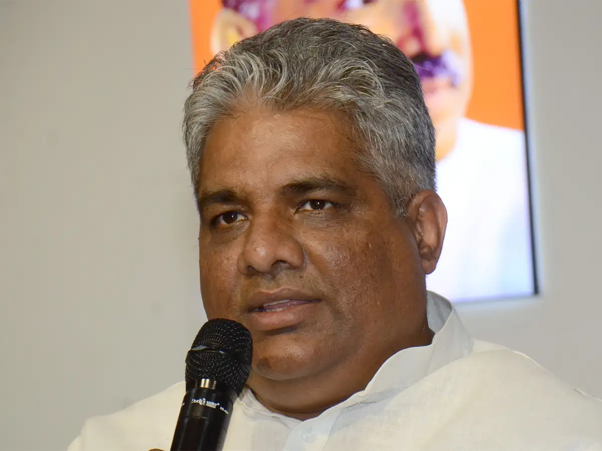 brought humanitarian considerations, opposition politicized