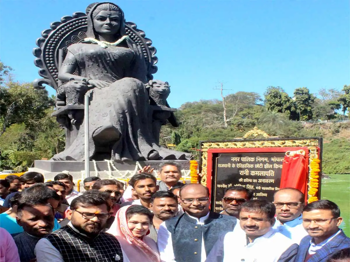 unveils Gond queen's statue Bhopal,