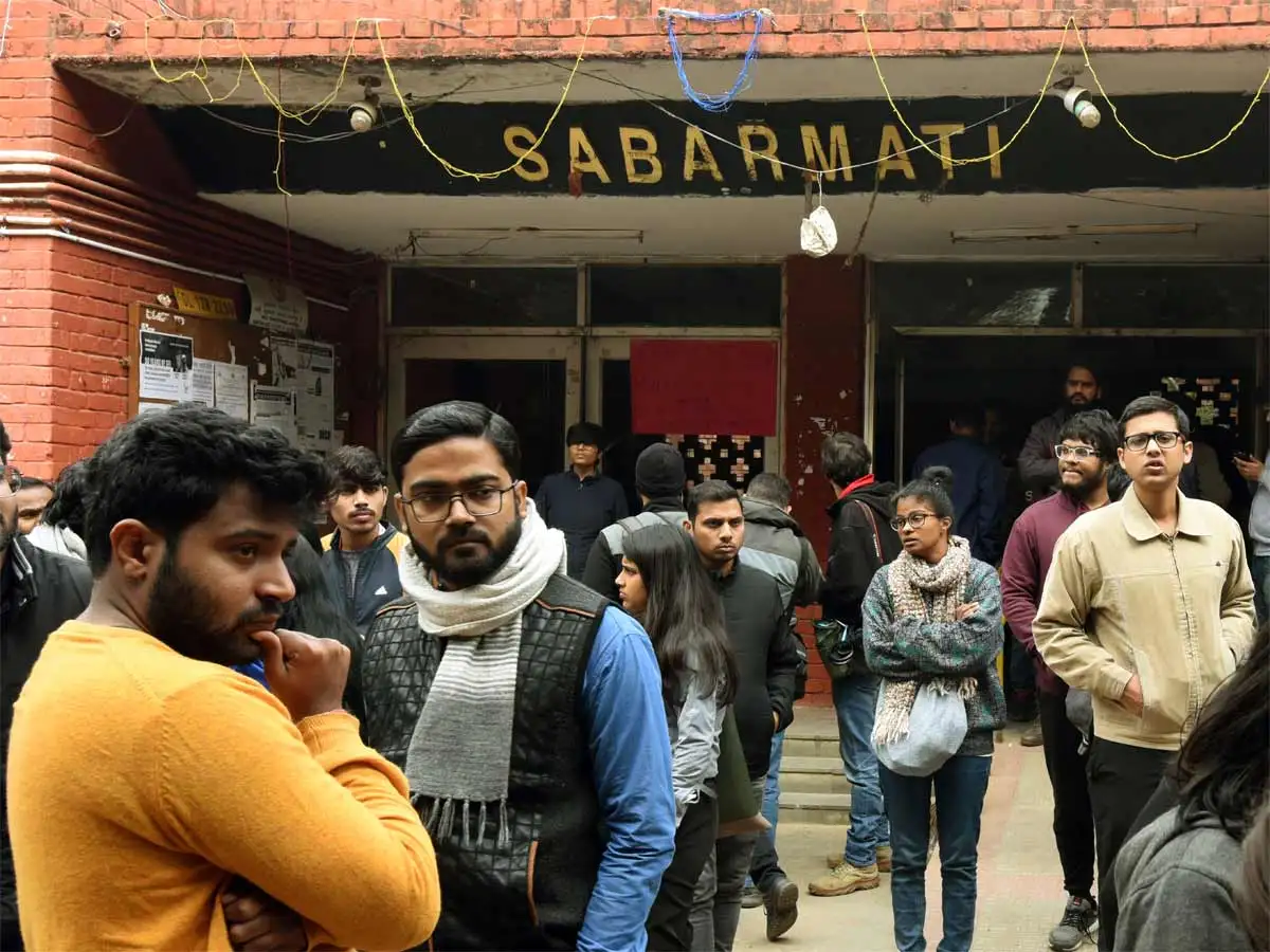 asks students residing hostels return