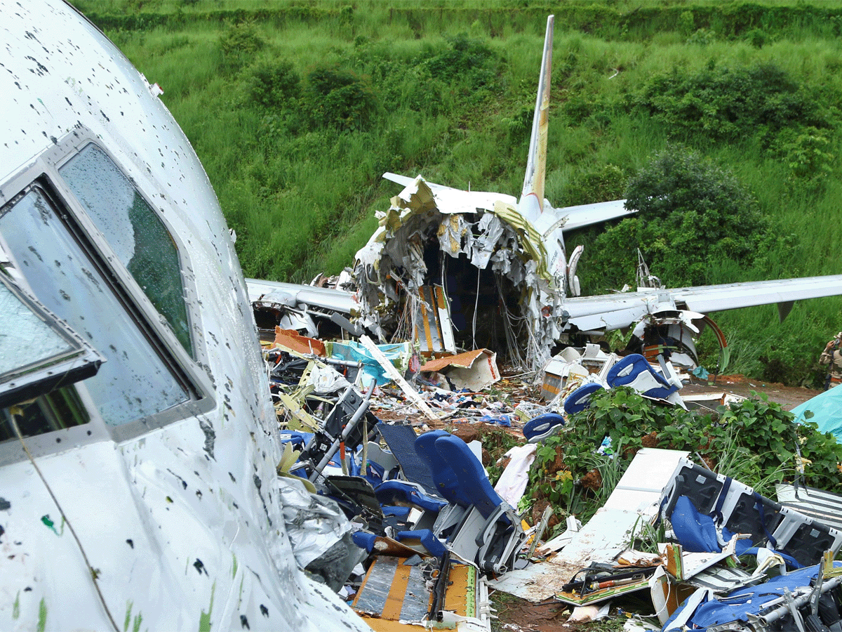 Crash on ai. Крушение самолёта в небе. Самые страшные аварии самолетов в мире. Крушение самолёта вид сверху. Самая крупная авиакатастрофа в мире.