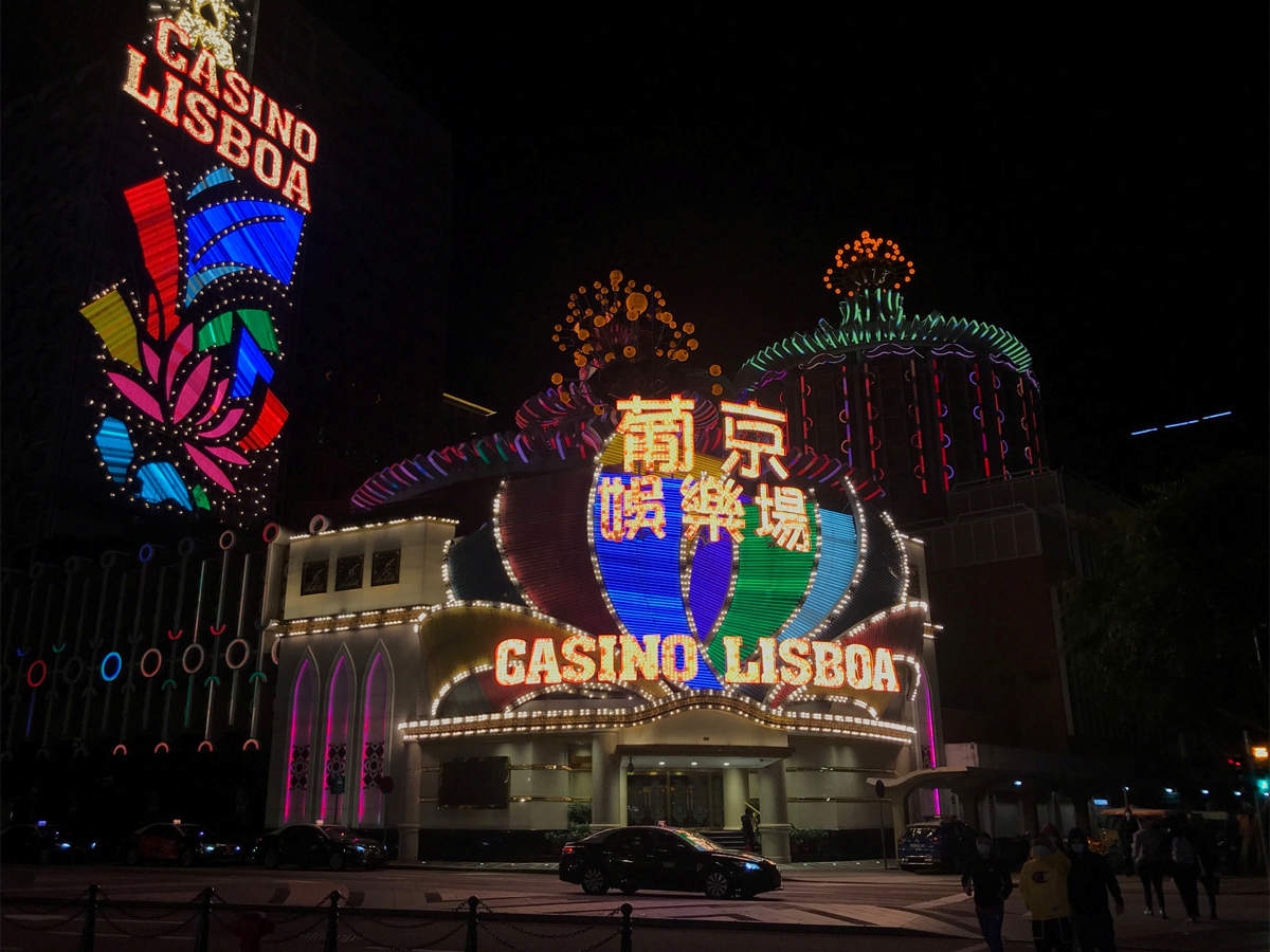 Macau's gambling revenues drop 65.8% in December, 79.3% in 2020