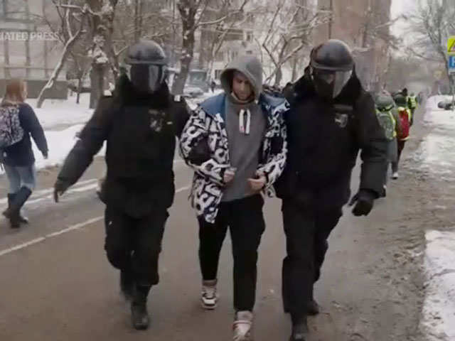 Watch: Thousands arrested in Russia protests backing Alexei Navalny