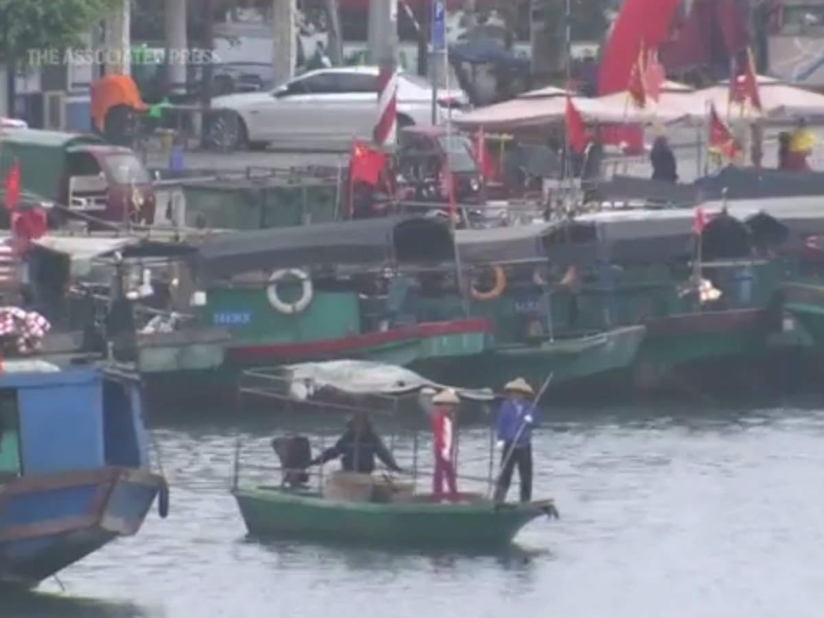 U.S. government blocks Chinese fleet for mistreating fisherman