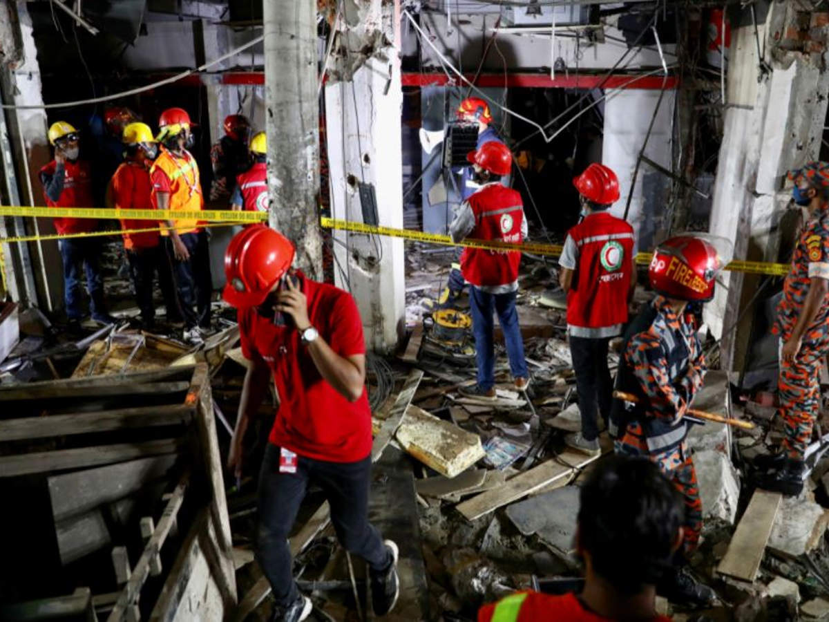 Powerful explosion in Dhaka kills seven, injures hundreds; police suspect gas leak