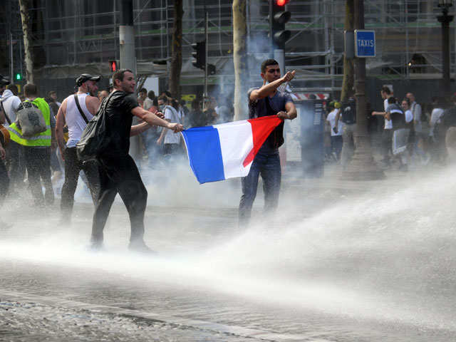 Paris: Police use tear gas, water canons against protesters opposed to COVID restrictions