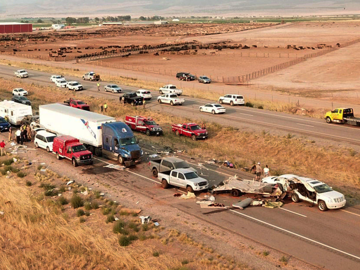 At least 7 killed in 20-car pileup in Utah during sandstorm