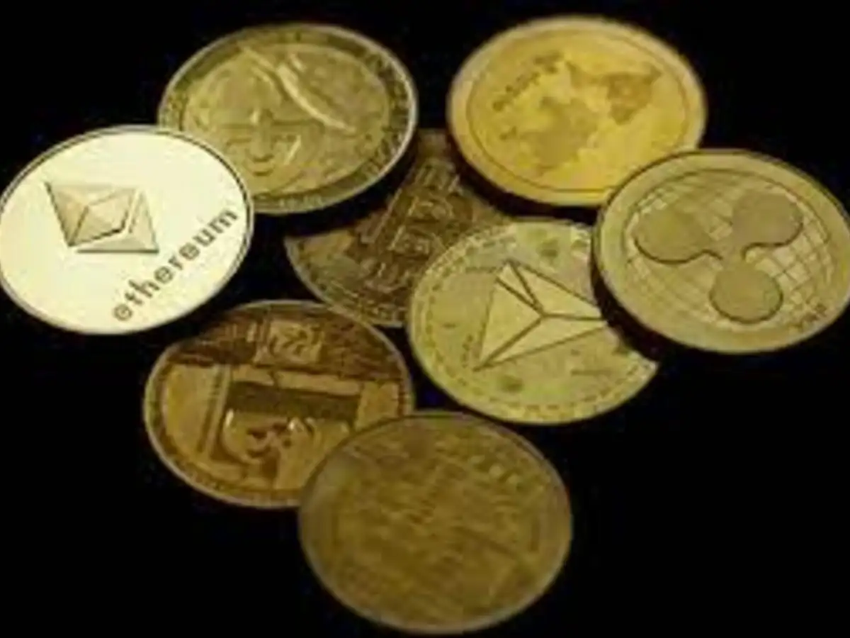 Beyond Bitcoins: Investors make big bets in altcoins